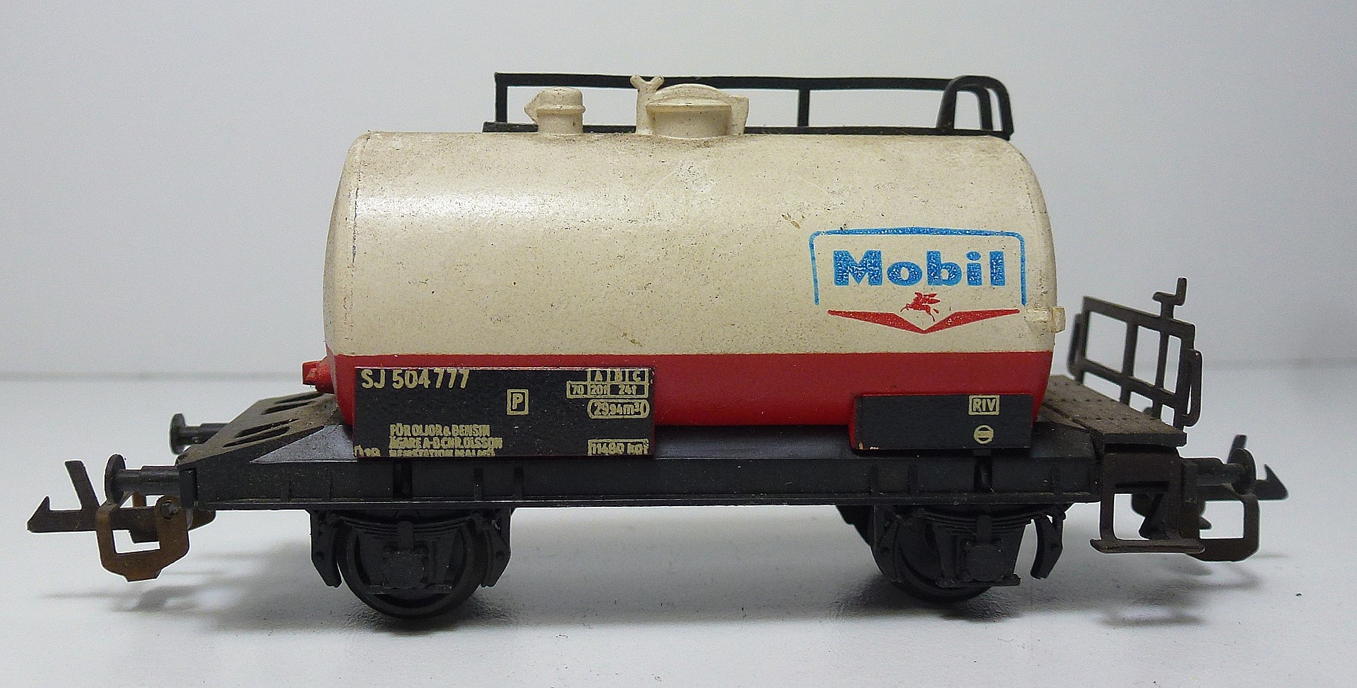 BTTB - Cisternový vůz Mobil - TT