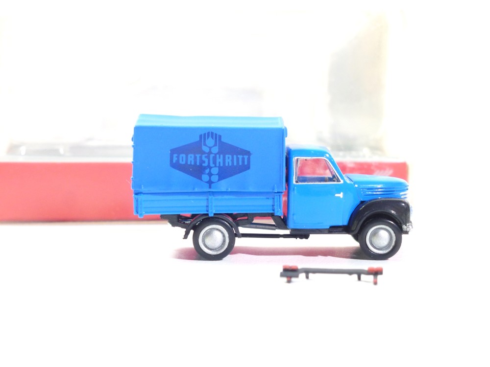 HERPA - Nákladní auto s plachtou - TT